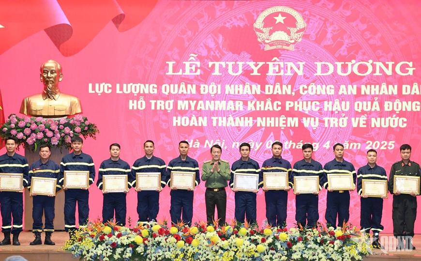 /UploadStore/admin/250409 Tuyen duong luc luong cuu tro dong dat/10.jpg
